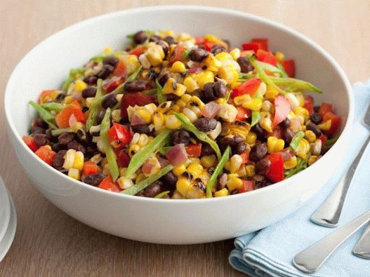 Salada de fotos com feijão preto e milho