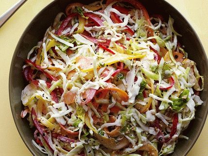 Foto salada com repolho e pimentão