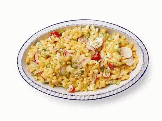 Salada de fotos com macarrão e rabanete