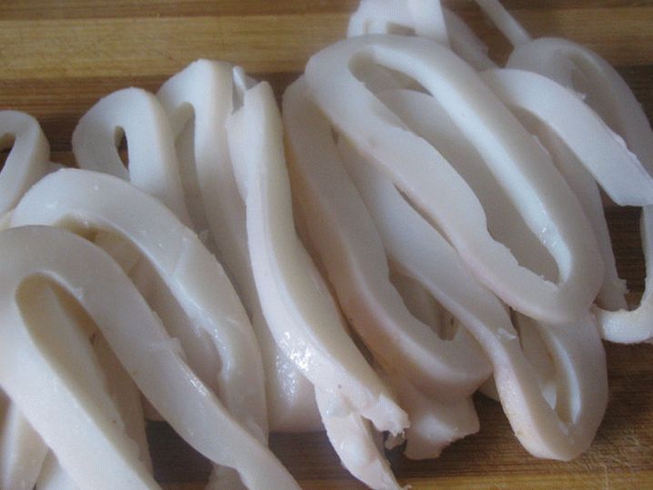 Salada com ervilhas e lulas em molho cremoso - 0
