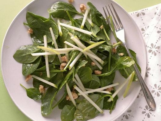 Foto salada com espinafre e maçã verde