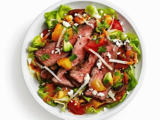Foto salada com molho vinagrete de bife e tomate