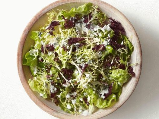 Salada de fotos em um molho de queijo azul