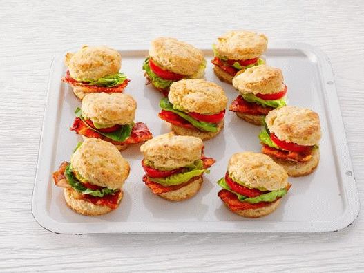 Foto sanduíches com pães de queijo sem açúcar