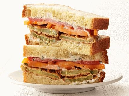 Foto sanduíches com tomates verdes fritos em massa