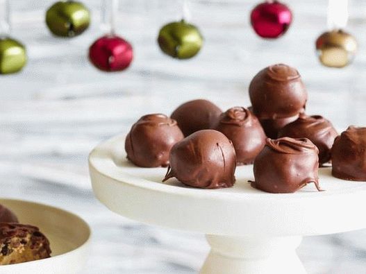 Foto Bolas de massa para biscoitos com pedaços de chocolate