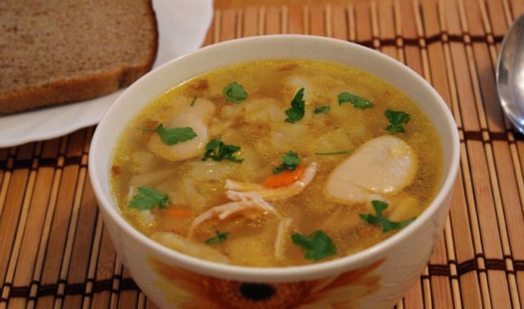 Sopa de repolho com feijão