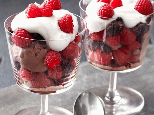 Parfait de framboesa e chocolate