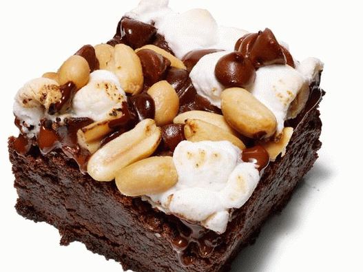 Brownies com marshmallows e amendoins