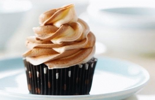 Cupcakes de Chocolate com Trufas e Creme de Requeijão