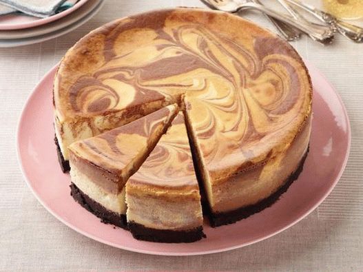 Foto Cheesecake de mármore com chocolate e íris