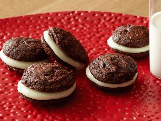 Foto Chocolate sanduiche recheado com chocolate branco caramelizado
