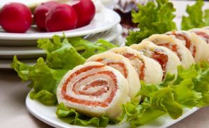 Rolo de queijo com salmão
