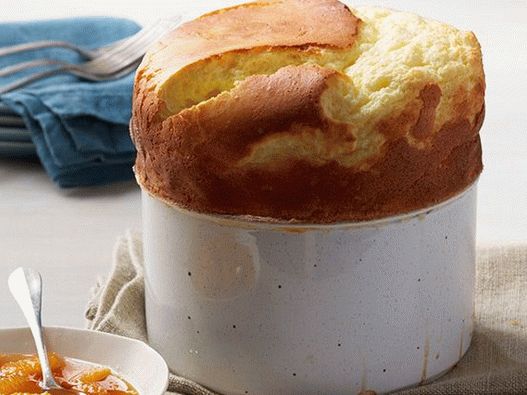 Photo Cheese souffle com compota de laranja