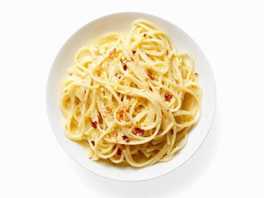 Foto molho de limão cremoso com pimenta e macarrão