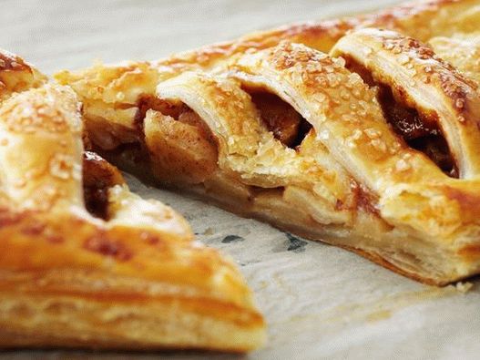 Foto Puff-cega com maçã e recheio de caramelo