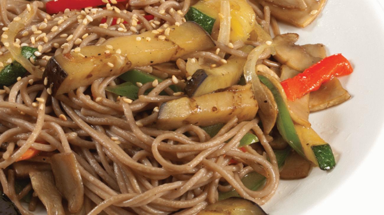 Soba com legumes