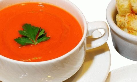 Sopa de creme de tomate quente