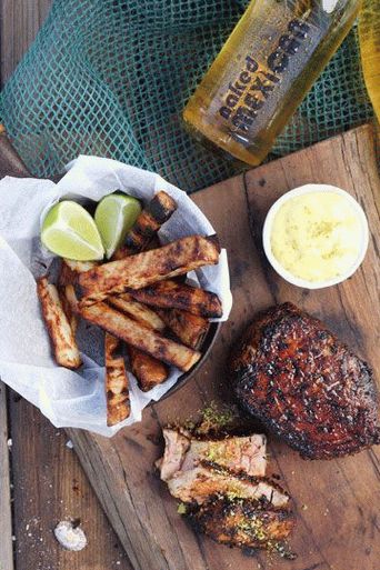 Bife de atum com batatas fritas