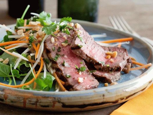 Bife grelhado com salada de papaia