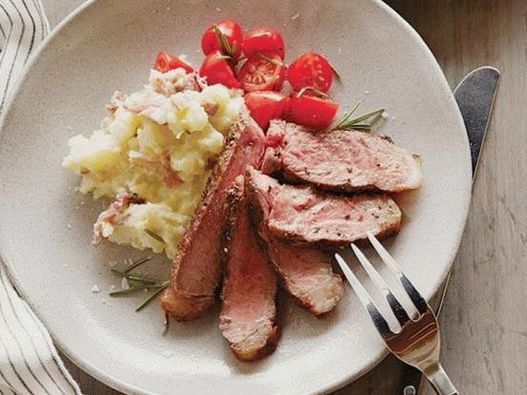 Photo Steak Porterhouse com alecrim e alho grelhado