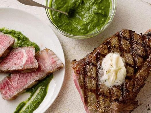 Foto bife grelhado com confeiteiro verde