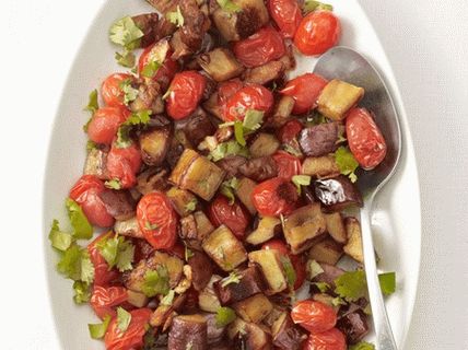 Photo Stear-frite com tomate berinjela e uva