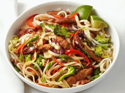 Foto Steer Fry com carne de porco e macarrão de arroz