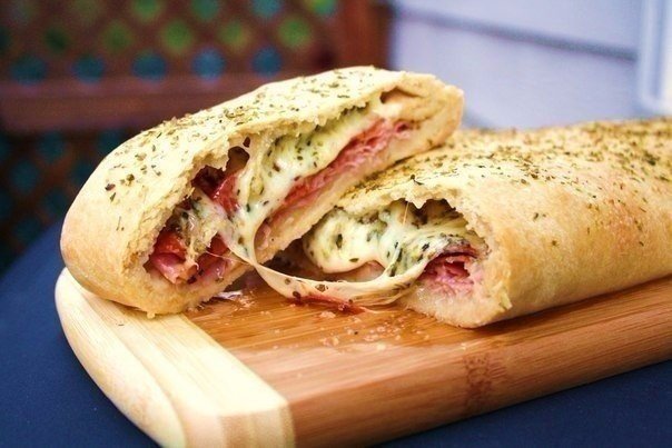 Stromboli (rolo de pizza)