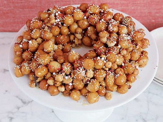 Foto de Struffoli com avelãs