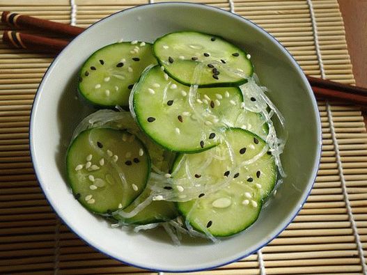 Foto de Sunomono (pepino japonês)