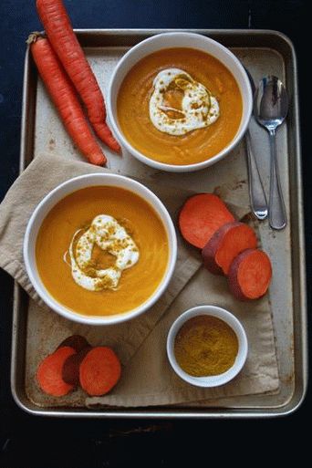 Photo Soup purê de abobrinha e cenoura com tempero de caril