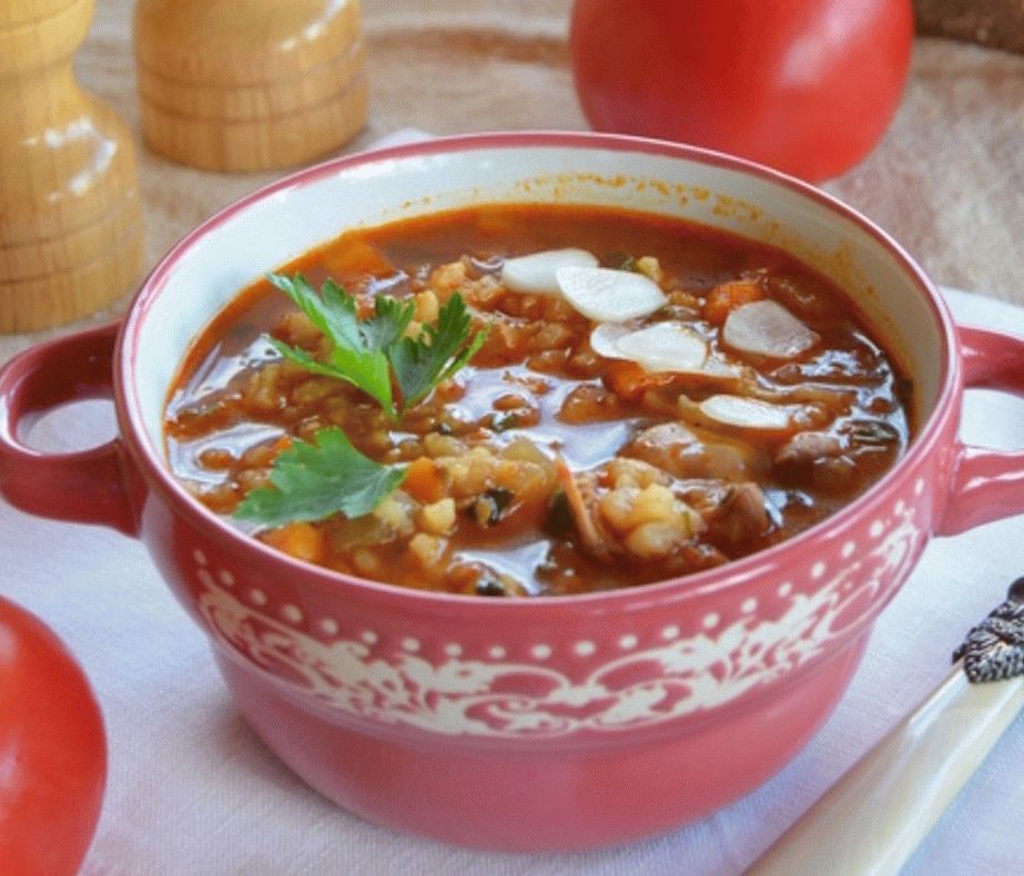 Sopa de tomate e couve-rábano