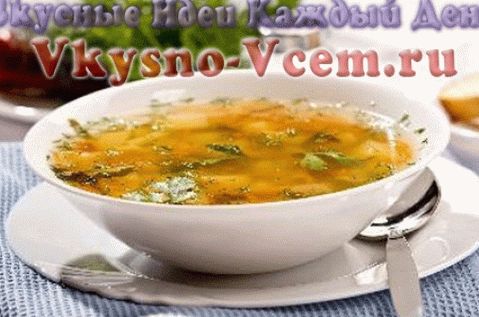 Sopa em caldo de galinha com ervas aromáticas