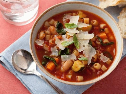 Foto sopa minestrone em panela lenta