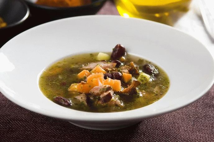 Sopa de feijão e linguiça