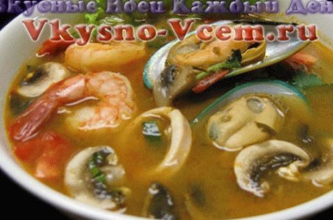 Sopa com leite de coco, cogumelos e frutos do mar