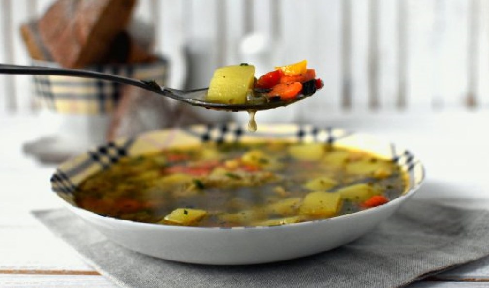 Sopa com legumes de verão