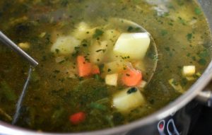 Sopa com legumes de verão