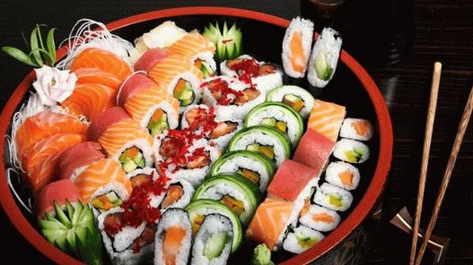 Foto rolos de sushi