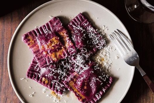 Foto Ravioli de beterraba com papoula