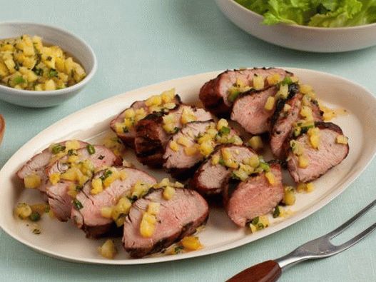 Foto Lombinho de porco grelhado com chutney de abacaxi e menta