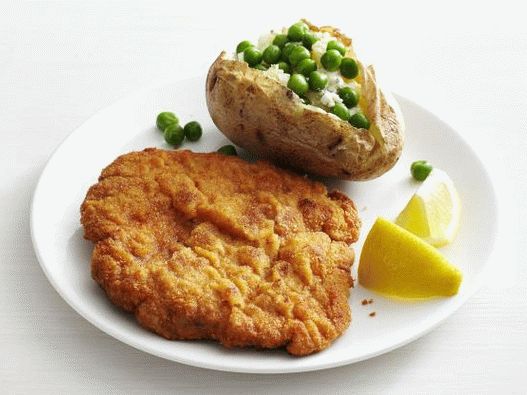 Photo Schnitzel de porco com batatas assadas