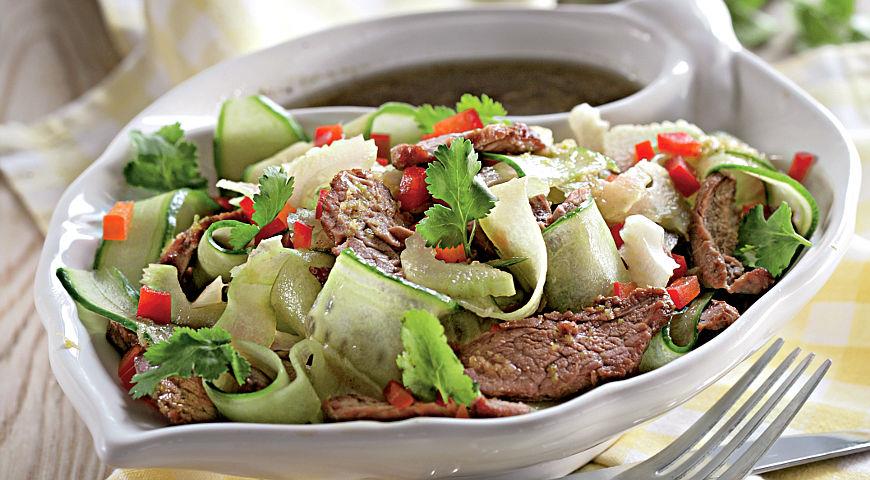 Salada quente de carne