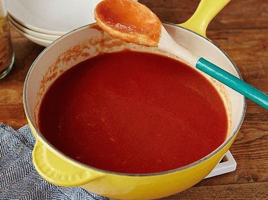 Foto molho de tomate feito de tomate assado