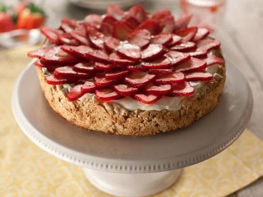 Foto do Bolo de Meringue com Sobremesa e Morangos (Mostachon)