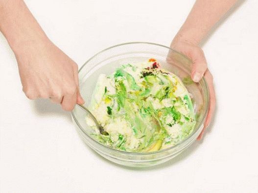 Colora o verde derretido do sorvete.