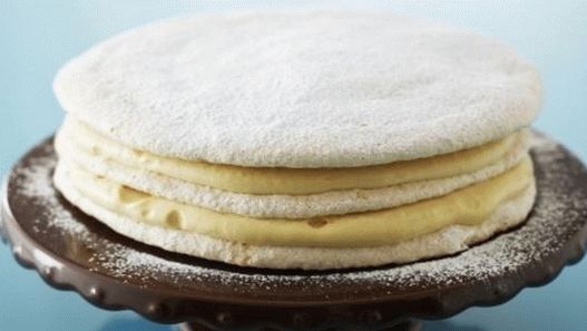 Bolo de foto com merengues e nozes