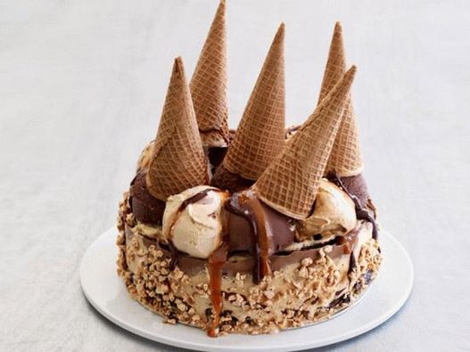 Bolo de sorvete com cones de waffle