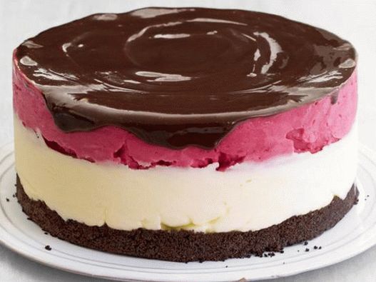 Bolo de chocolate com sorvete de framboesa-limão